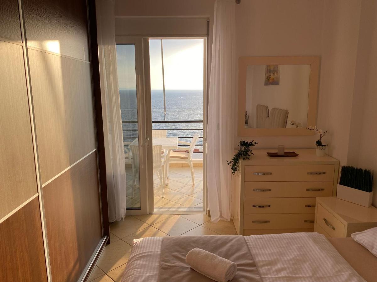 Apartment With Huge Sea View Balcony Sarande Exterior photo
